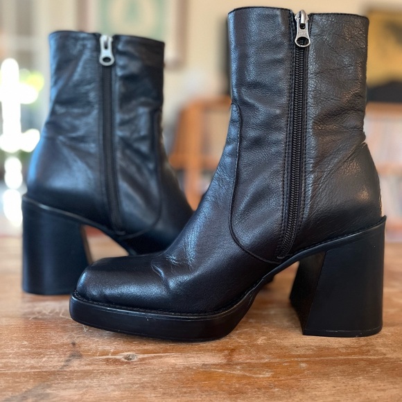 L’intervalle epinal black leather heel ankle boots women’s sz 39 / 9 -never worn - Picture 2 of 8